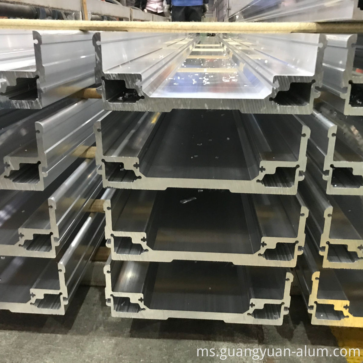 Guangyuan Aluminium Co., Ltd Aloi Profil Penyemperitan Aluminium Disesuaikan 6063-T5 Profil Aluminium guangyuan aluminum co., ltd customized aluminium extrusion profile alloy 6063-T5 aluminium profile